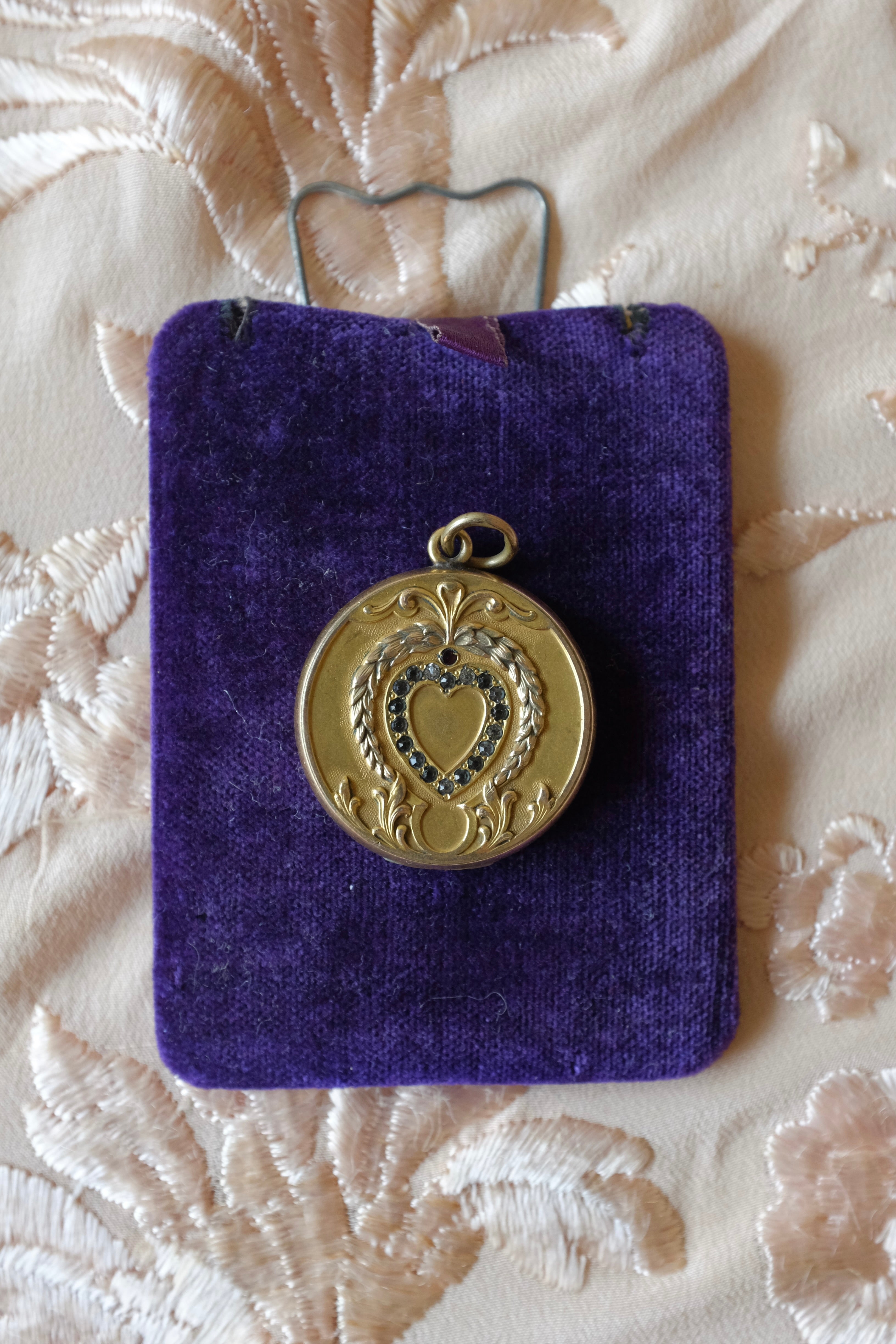 Antique Gold Filled Heart Wreath Locket