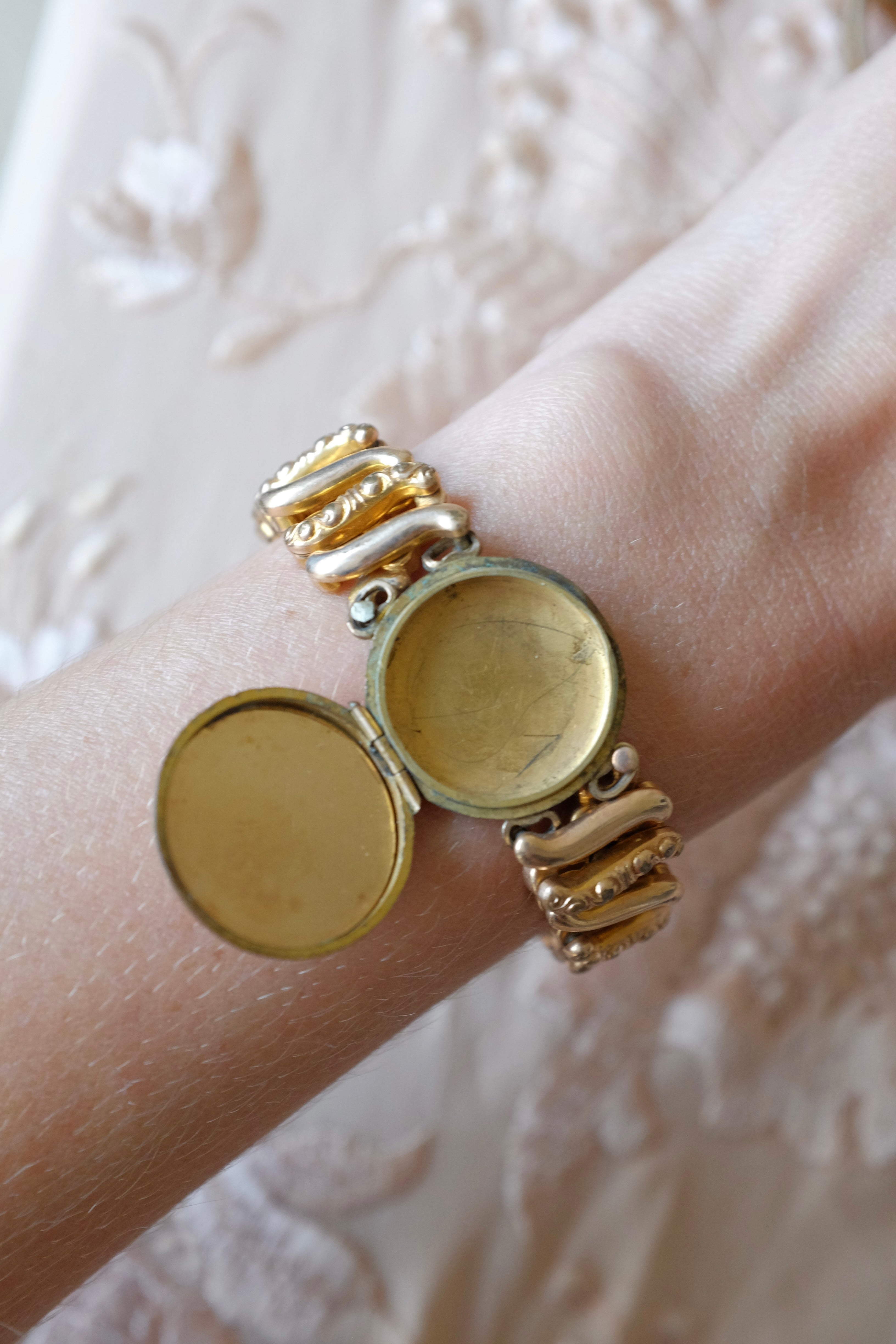 Vintage Round Sweetheart Locket Bracelet