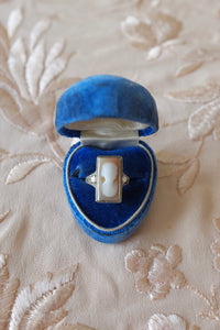 Vintage 14K White Gold Shell Cameo Ring