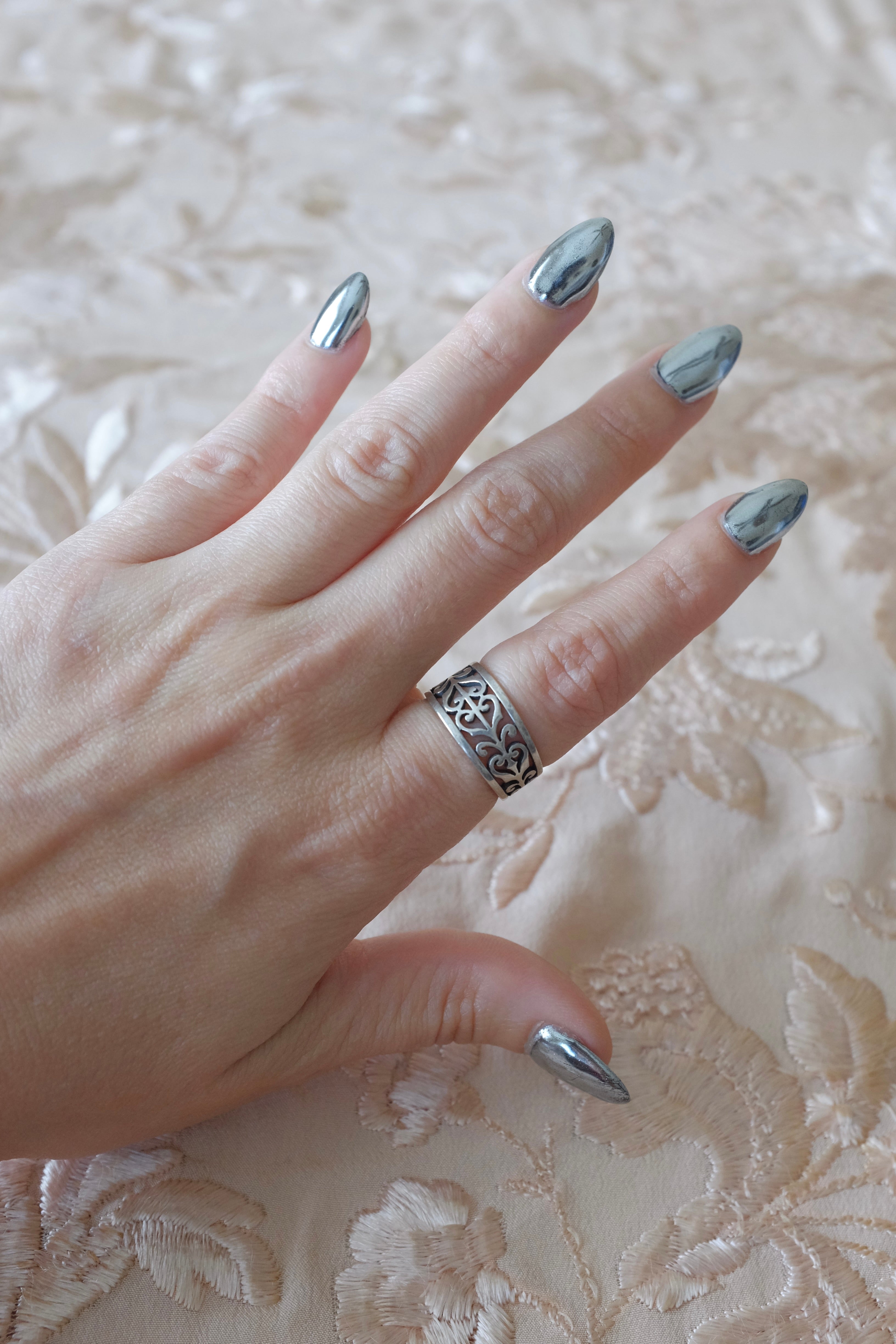 Sterling James Avery Ring (Retired)