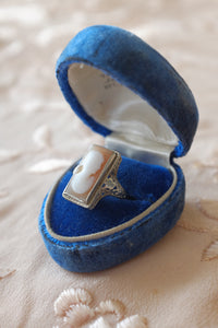 Vintage 14K White Gold Shell Cameo Ring