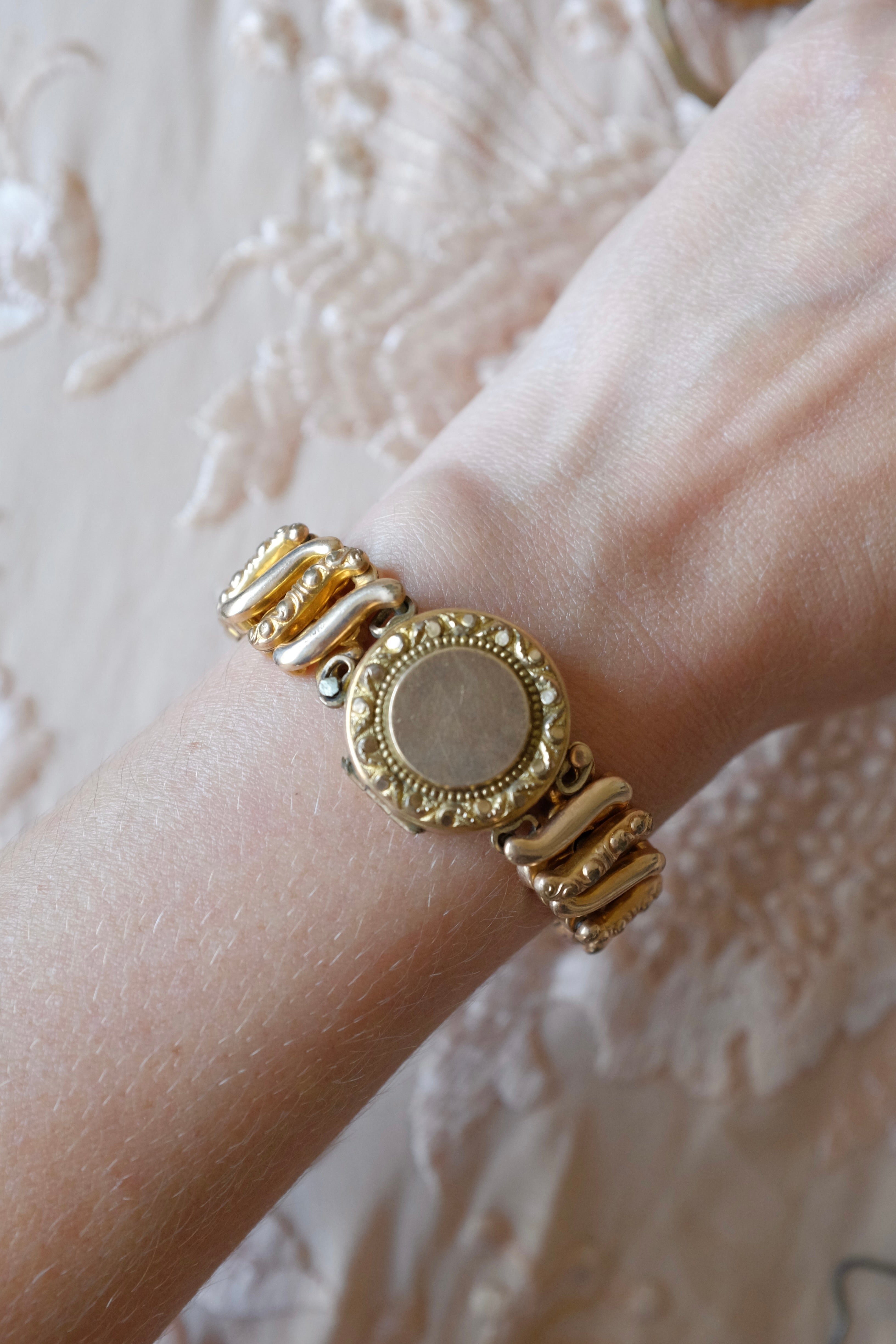 Vintage Round Sweetheart Locket Bracelet