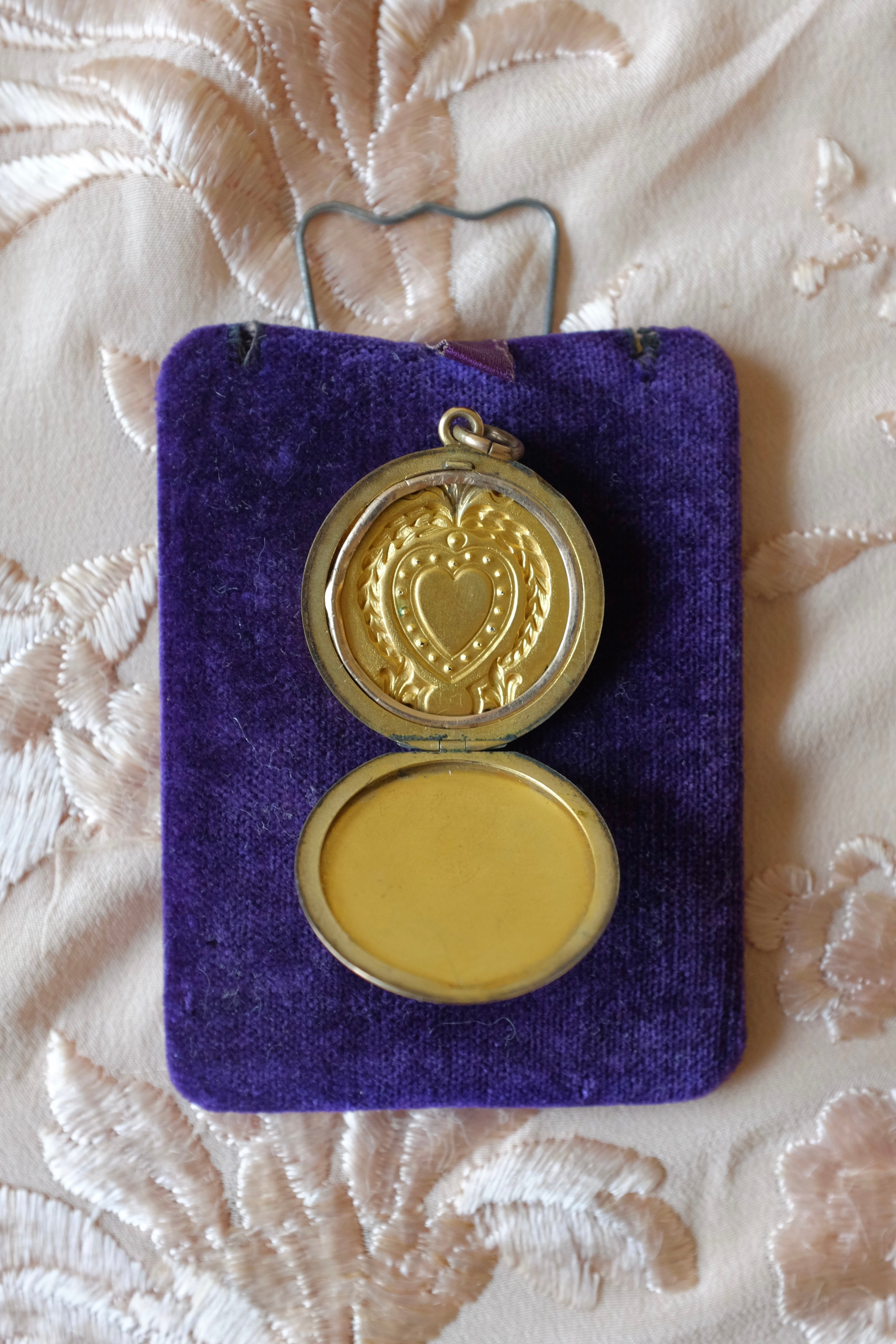 Antique Gold Filled Heart Wreath Locket